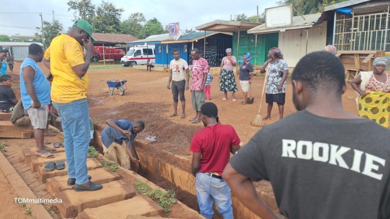 Nkwanta Nsana Zongo Assembly Member Leads Communal Labour to Prevent Flooding